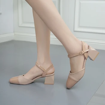 2022 Yeni Baotou Colorblock Sandalet Kadın Orta Topuk Kalın Topuk Kare Ayak Toka Tüm Maç Yüksek Topuk Moda kadın ayakkabısı