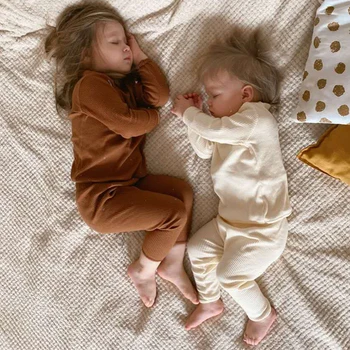 2022 yeni marka yürümeye başlayan bebek Giysileri setleri Erkek Kız Nervürlü Seti Tam Kollu Çocuklar Yumuşak Sonbahar kışlık pijama 2 adet / takım