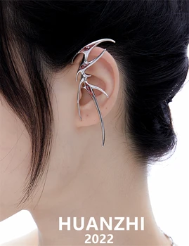 HUANZHI 2023 Yeni Cyberpunk Kan Kelebek Metal Düzensiz Diken kulak klipsi Kadınlar Kızlar İçin Hiçbir Piercing Parti Kulak Takı