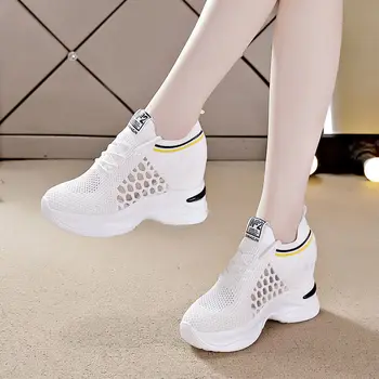Kadınlar için ayakkabı Yeni Moda Beyaz Spor Yaz 2022 Rahat Nefes Hollow Out Platformu Sneakers Rahat Yüksek Topuklu